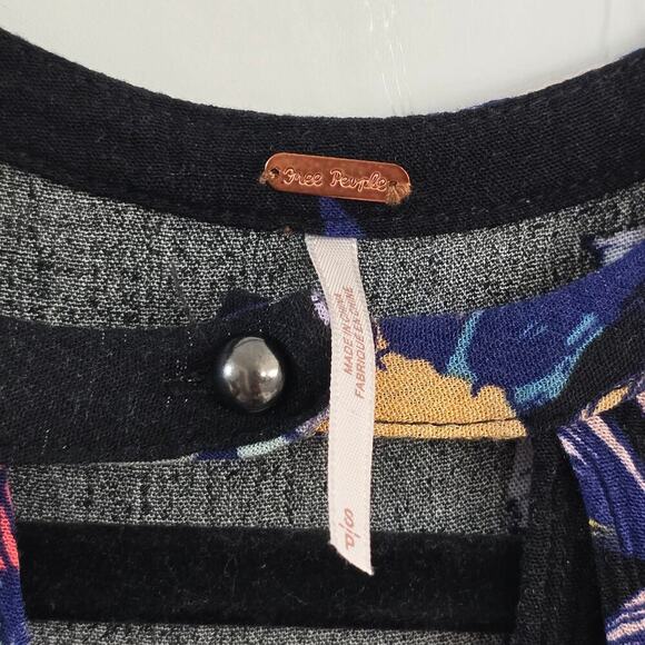 Free People Black Floral Boho Tunic Top Sz S Hippie, Artsy Oversized Flowy Y2K - Picture 6 of 8